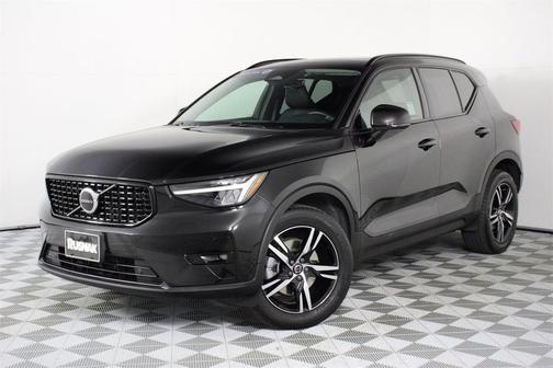 2023 Volvo XC40 B4 Plus Dark Theme
