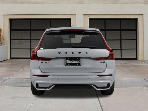 2026 Volvo XC60 B5 Ultra Black Edition