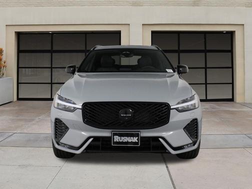 2026 Volvo XC60 B5 Ultra Black Edition