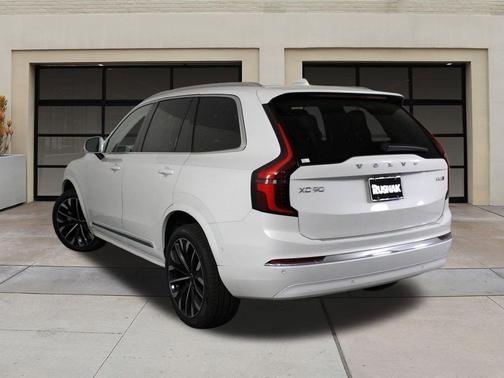Crystal White Pearl 2025 Volvo XC90 B6 Plus 7-Seater