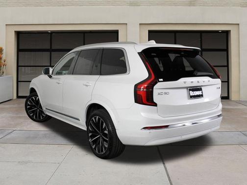 2026 Volvo XC90 B5 Plus 7-Seater