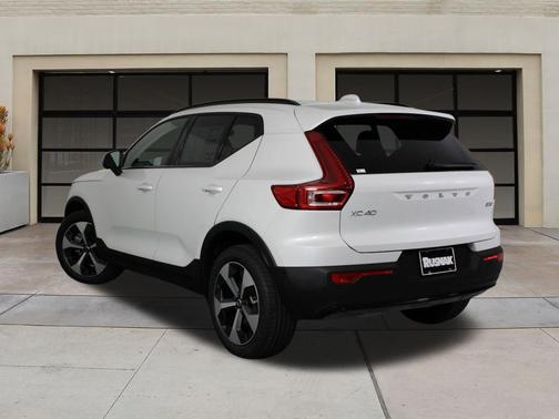 2026 Volvo XC40 B5 Plus
