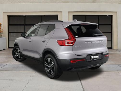 2026 Volvo XC40 B5 Core