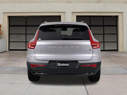 2026 Volvo XC40 B5 Core