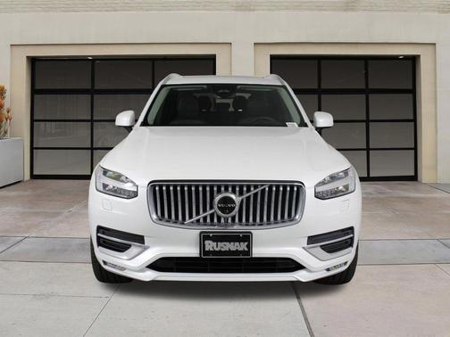 Crystal White Metallic 2023 Volvo XC90 B5 Plus
