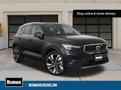 2025 Volvo XC40 B5 Plus Bright Theme