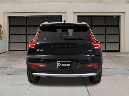 2025 Volvo XC40 B5 Plus Bright Theme