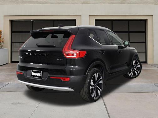 2025 Volvo XC40 B5 Plus Bright Theme
