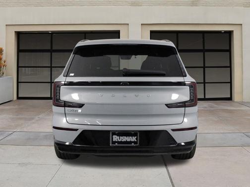 2025 Volvo EX90 Twin Motor Performance Plus 6-Seater