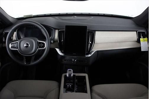 2025 Volvo XC90 B6 Plus 7-Seater