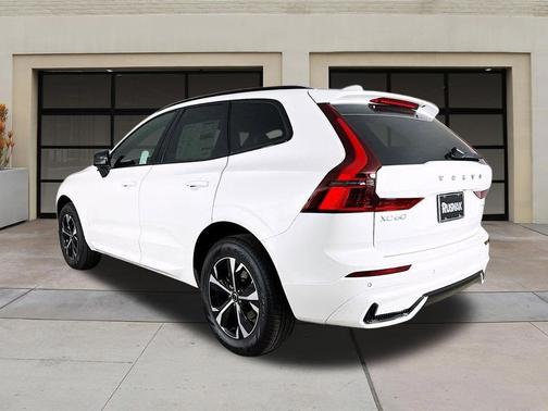 Crystal White Metallic 2026 Volvo XC60 B5 Core