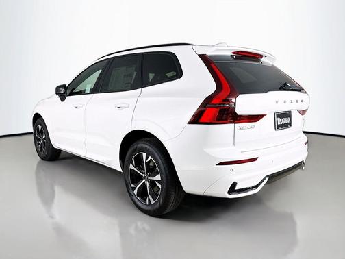 Crystal White Metallic 2026 Volvo XC60 B5 Core