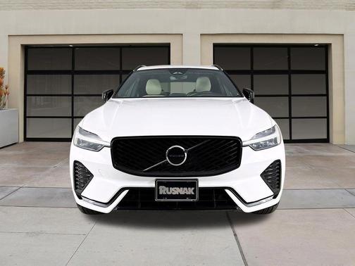 Crystal White Metallic 2026 Volvo XC60 B5 Core