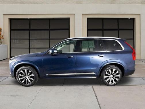 2025 Volvo XC90 B5 Core