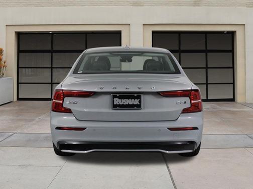 2024 Volvo S60 B5 Core Dark Theme