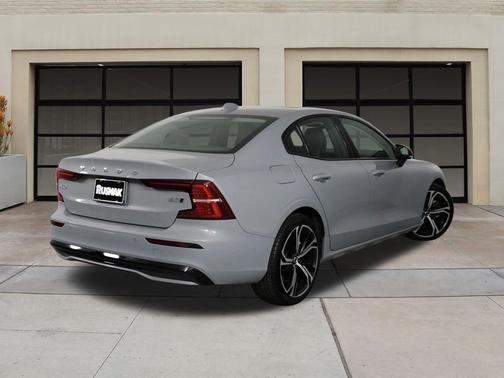 2024 Volvo S60 B5 Core Dark Theme