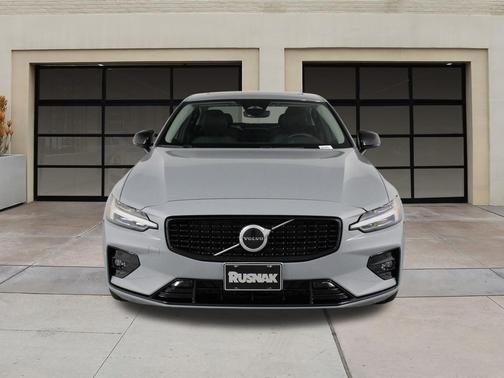 2024 Volvo S60 B5 Core Dark Theme