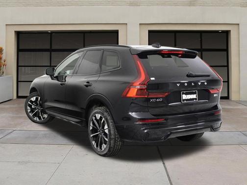 Onyx Black Metallic 2026 Volvo XC60 B5 Plus