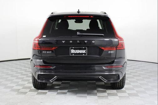 Onyx Black Metallic 2026 Volvo XC60 B5 Plus
