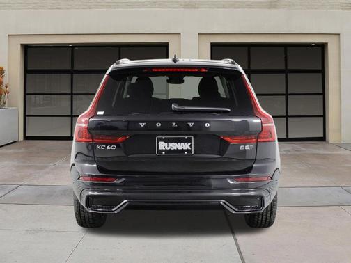 Onyx Black Metallic 2026 Volvo XC60 B5 Plus