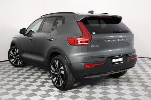 2026 Volvo XC40 B5 Ultra