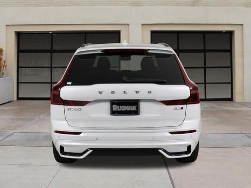 Crystal White Metallic 2026 Volvo XC60 B5 Plus