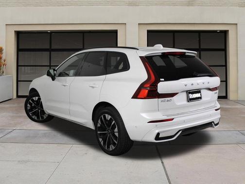 Crystal White Metallic 2026 Volvo XC60 B5 Plus