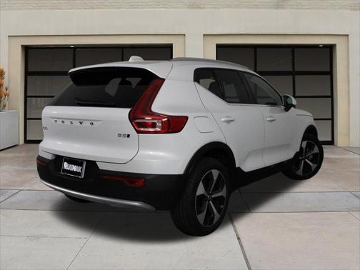 2025 Volvo XC40 B5 Plus Bright Theme