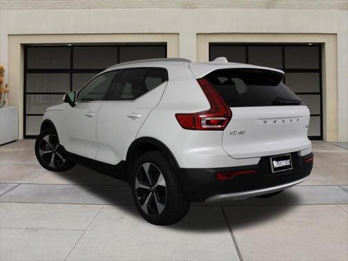 2025 Volvo XC40 B5 Plus Bright Theme