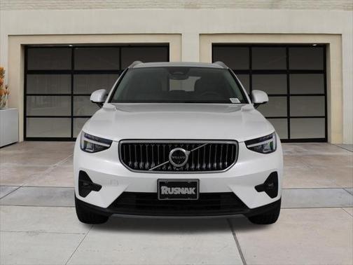 2025 Volvo XC40 B5 Plus Bright Theme