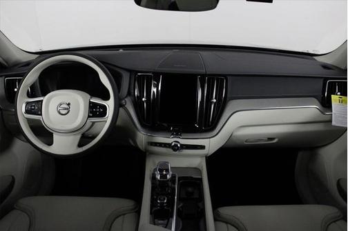 2025 Volvo XC60 Plug-In Hybrid T8 Ultra