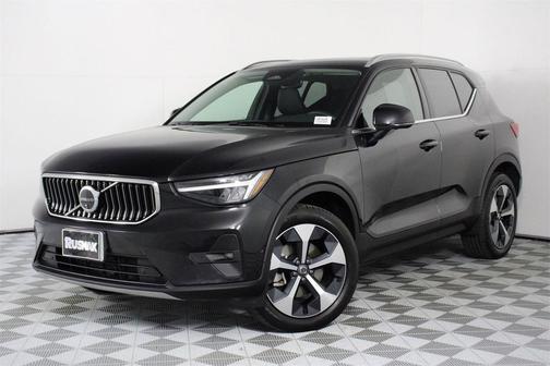 2025 Volvo XC40 B5 Plus Bright Theme