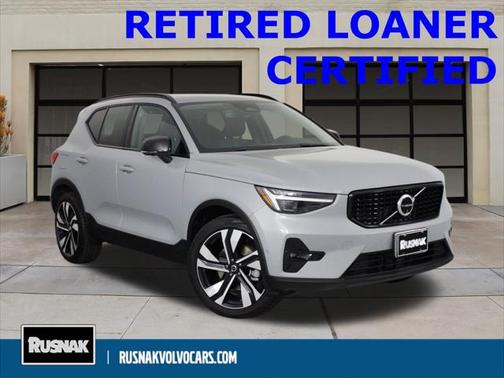 2025 Volvo XC40 B5 Plus Dark Theme