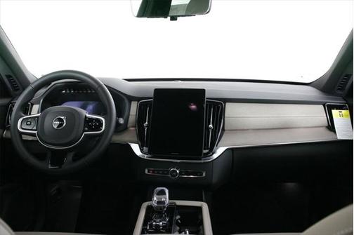 2025 Volvo XC90 Plug-In Hybrid T8 Core 7-Seater