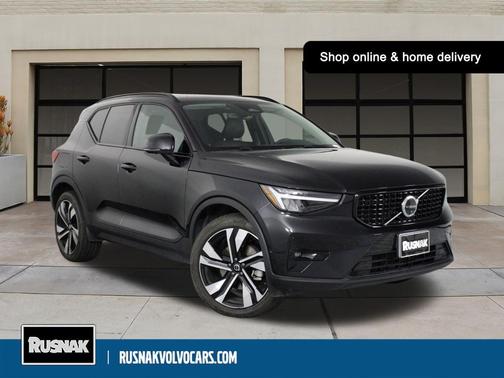 2025 Volvo XC40 B5 Plus Dark Theme