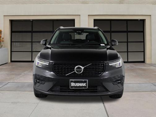 2025 Volvo XC40 B5 Plus Dark Theme
