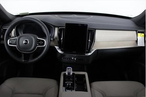 2025 Volvo XC90 Plug-In Hybrid T8 Plus 7-Seater