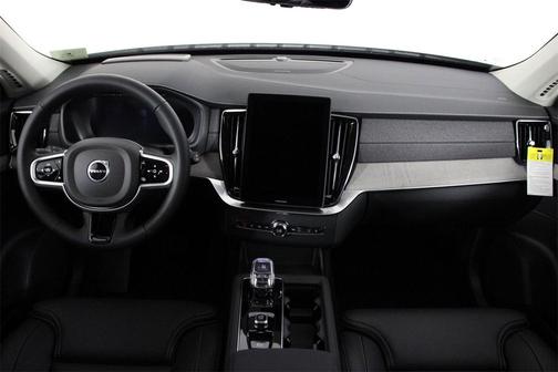 2025 Volvo XC90 B5 Ultra 6-Seater