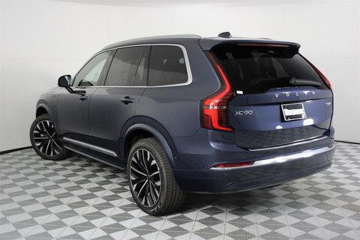 2025 Volvo XC90 Plug-In Hybrid T8 Plus 7-Seater