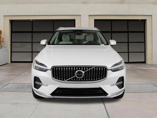 Crystal White Metallic 2023 Volvo XC60 Ultimate Bright Theme