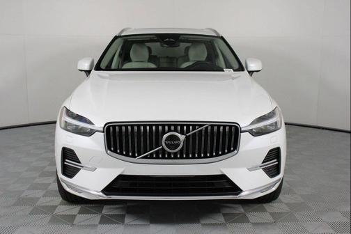 Crystal White Metallic 2023 Volvo XC60 Ultimate Bright Theme