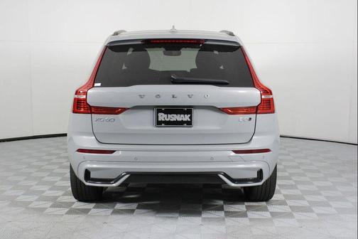 Vapour Grey Metallic 2024 Volvo XC60 B5 Plus Dark Theme