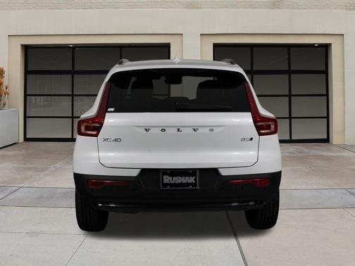 2026 Volvo XC40 B5 Plus