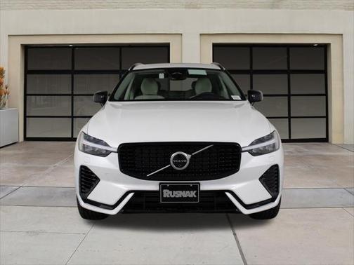 2025 Volvo XC60 Plug-In Hybrid T8 Plus