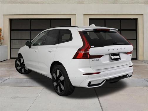 2025 Volvo XC60 Plug-In Hybrid T8 Plus
