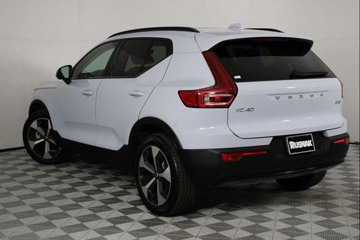 2026 Volvo XC40 Plus, B5 AWD Gas (mild hybrid), Dark