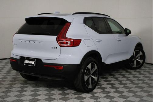 2026 Volvo XC40 Plus, B5 AWD Gas (mild hybrid), Dark