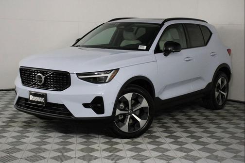 2026 Volvo XC40 Plus, B5 AWD Gas (mild hybrid), Dark