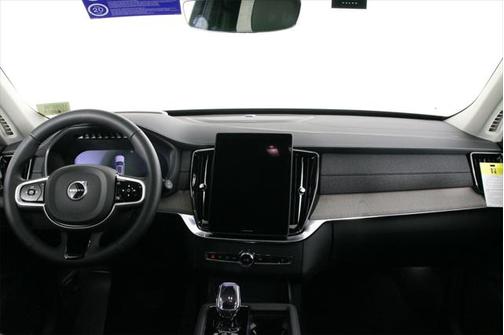 2025 Volvo XC90 B6 Ultra