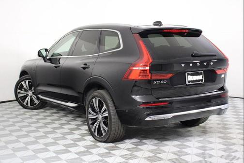 Onyx Black Metallic 2023 Volvo XC60 Recharge Plug-In Hybrid T8 Plus Bright Theme